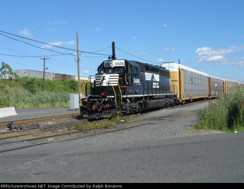 Another ex CR unit, this time drilling auto racks  at the Doremeus Avenue  transloading facility